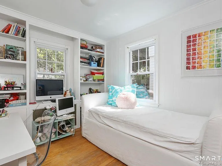 24 Henry St — Photo 9