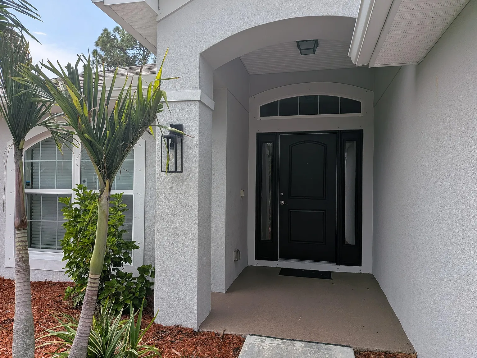 4 bed, 2.0 bath, 1830 sqft, $2,500 — Photo 2