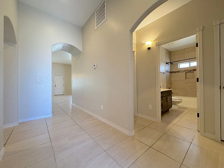 7844 Enchanted View Dr — Photo 4