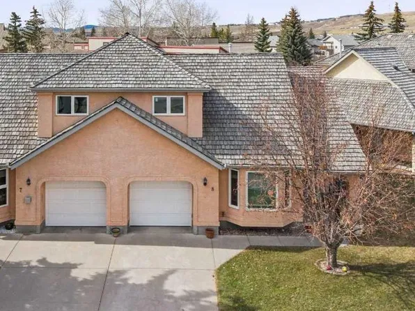 26 E Quigley Dr #8, Cochrane, AB T4C 1M2