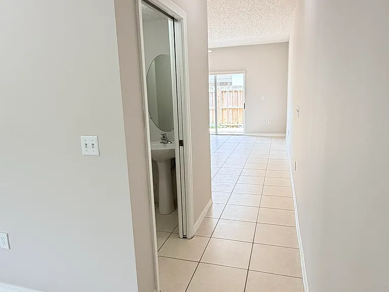2202 SE 23rd Ter — Photo 26