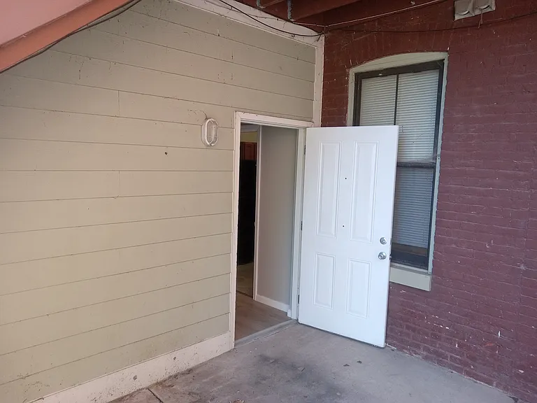 225 E Steins St #6 — Photo 6