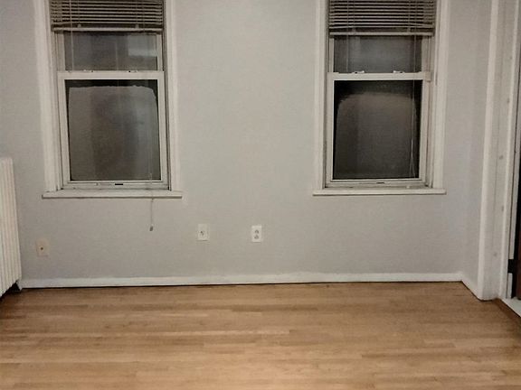 5th image of 106 7th St APT 2