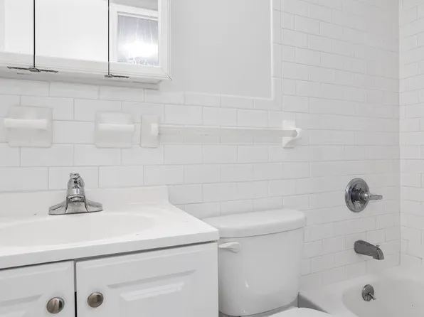 88 Fulton Street image 5 of 6