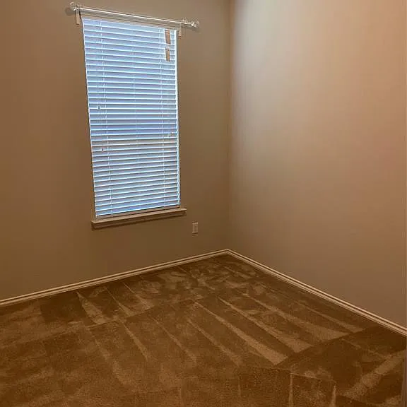 352 Martha Dr — Photo 11