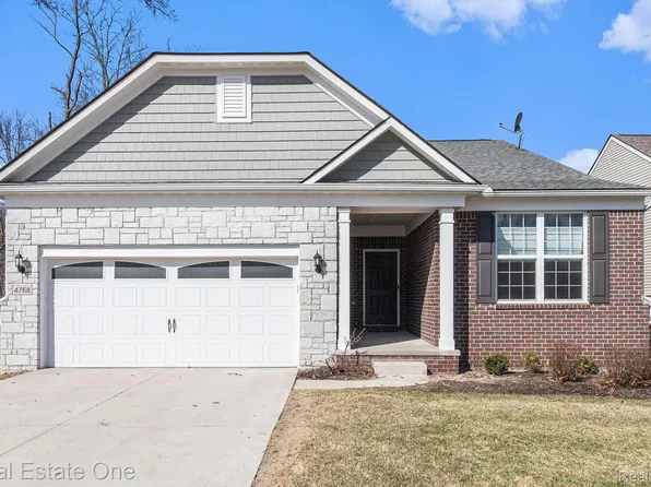 4768 W Preserve Ct, West Bloomfield, MI 48323