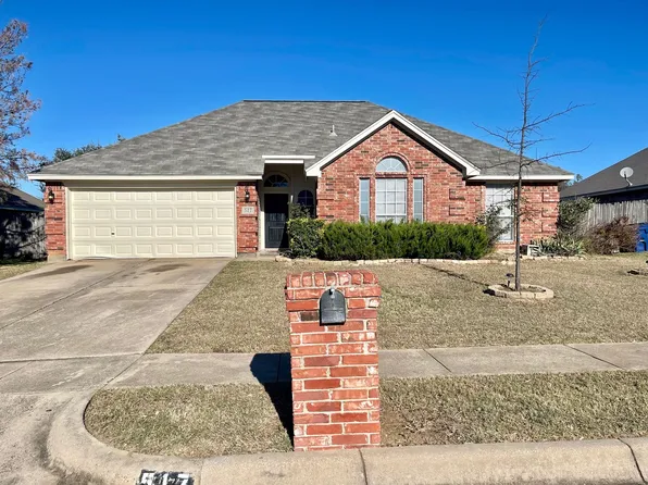 517 Meadowcrest Dr, Burleson, TX 76028