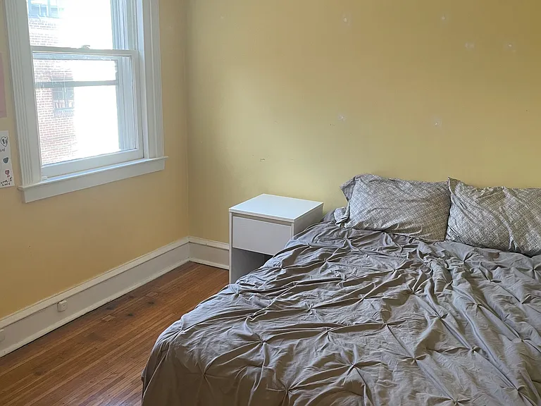 Middle Bedroom