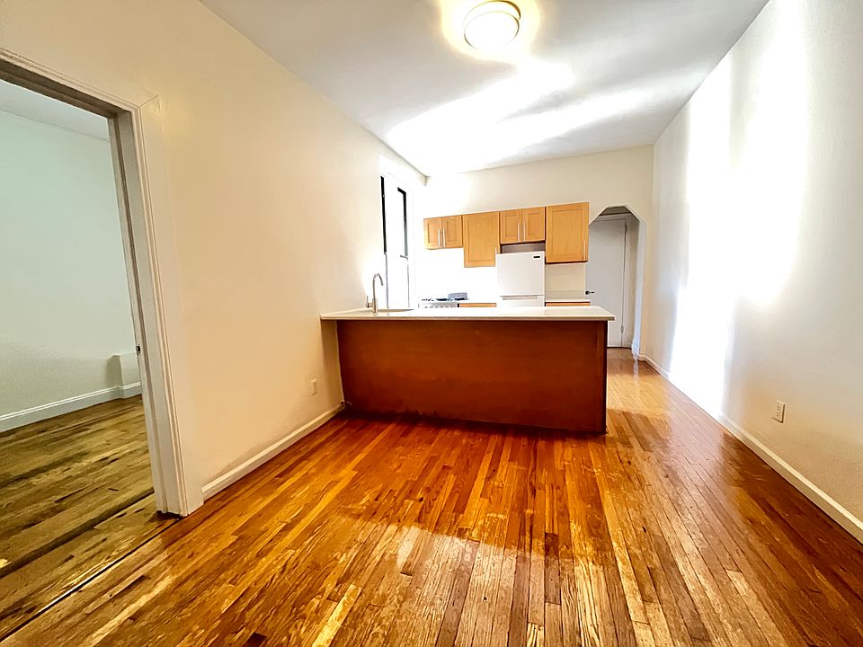 1st image of 12 Pinehurst Ave APT 4G