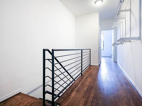 4th image of 249 Melrose St APT 1R