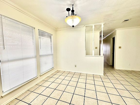 5th image of 1902 W Lane Dr