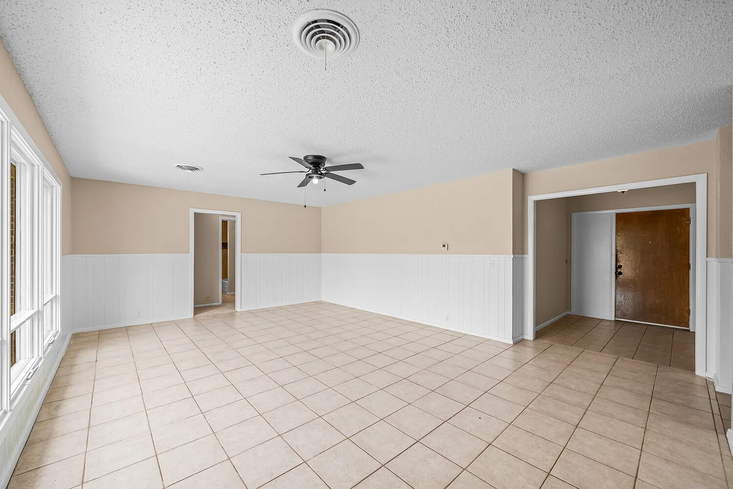 3 bed, 2.0 bath, 1636 sqft, $1,595 — Photo 3