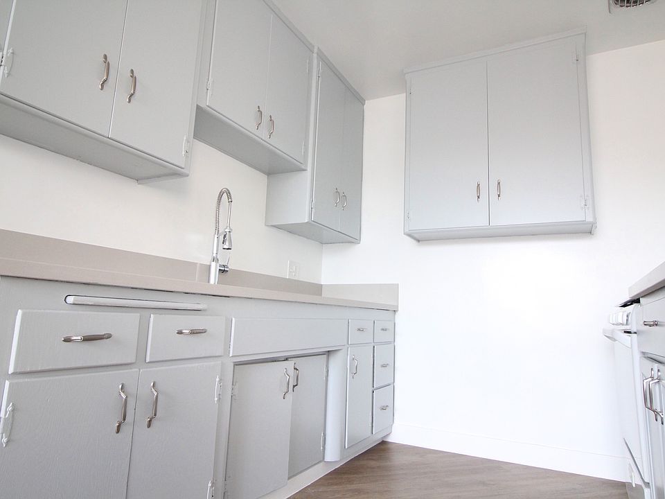 1st image of 5420 Russell Ave #300