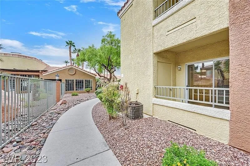 1 bed, 1.0 bath, 687 sqft, $1,150 — Photo 3