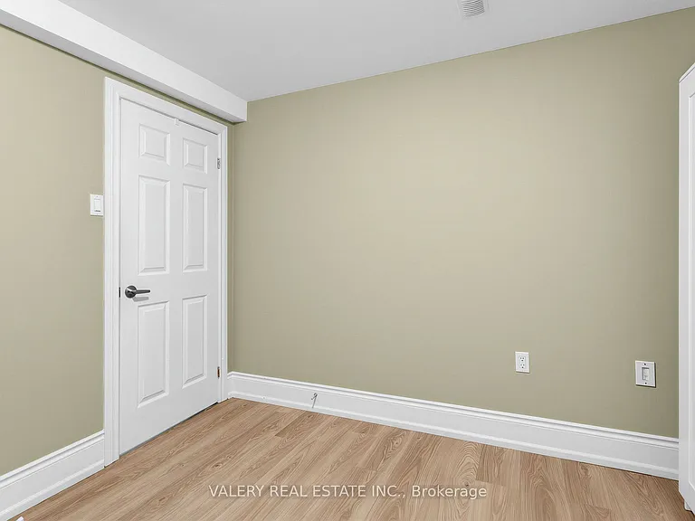 133 Meadowvale Dr #LOWER — Photo 12