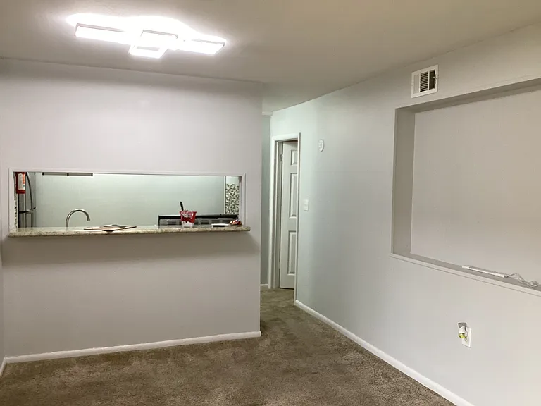 403 Marshall Ct NW #6 — Photo 3