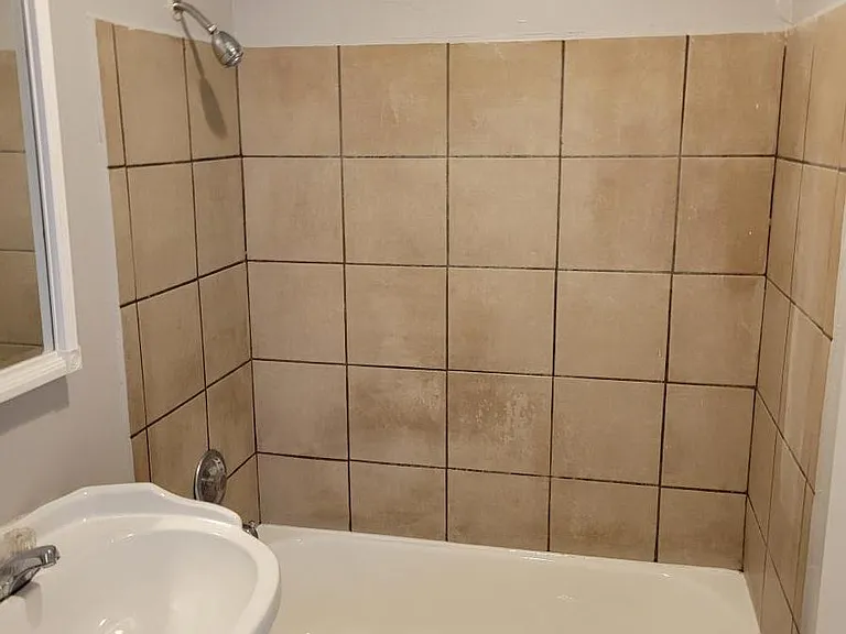 124 N Waller Ave #B — Photo 11