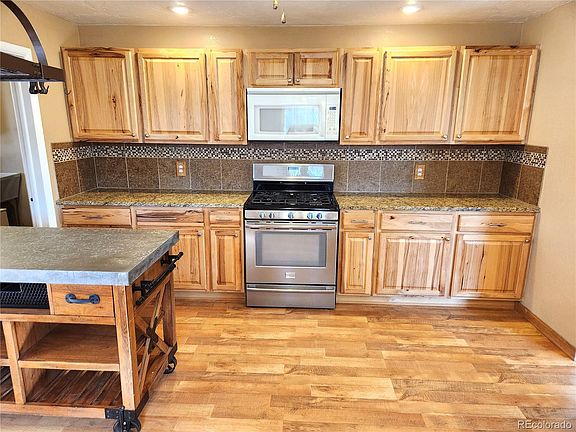 5th image of 2113 Bluebell Avenue