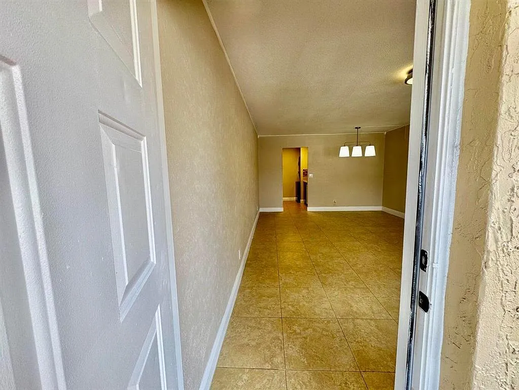 2 bed, 2.0 bath, 768 sqft, $2,000 — Photo 2