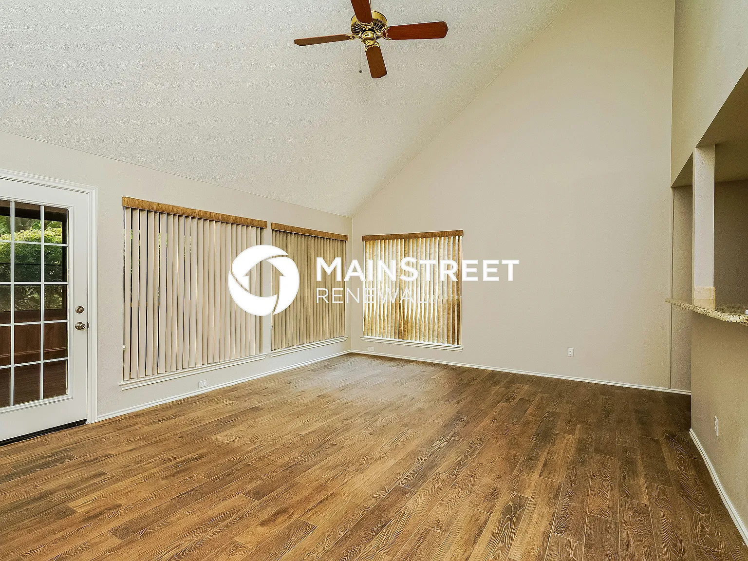 1617 Palisades Dr — Photo 2
