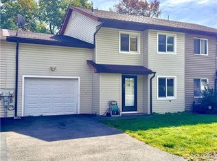 7321 E Hillcrest Ln, Slatington, PA 18080