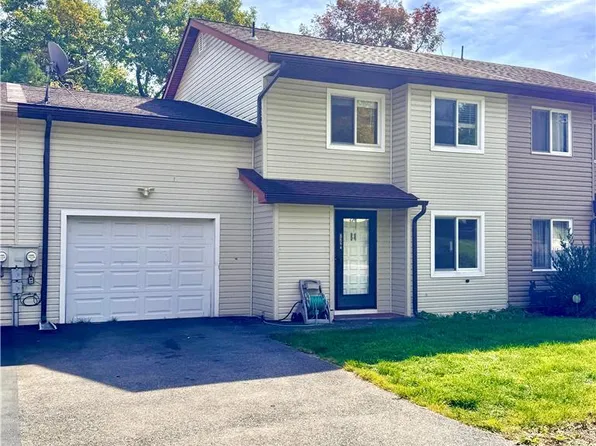 7321 E Hillcrest Ln, Slatington, PA 18080
