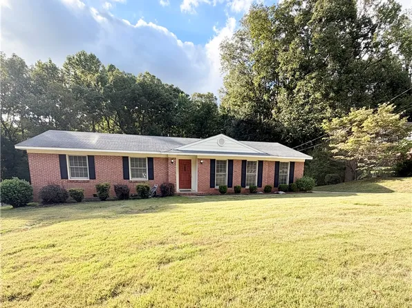 2009 N Hills Dr, Opelika, AL 36801