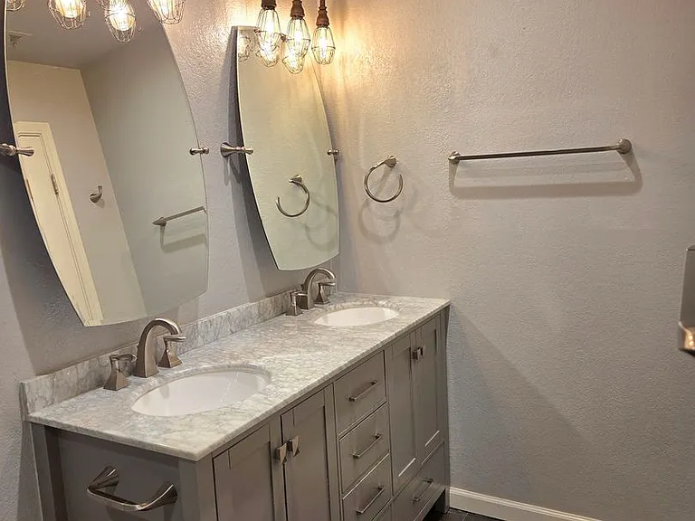3847 Vineyard Ave #J — Photo 8