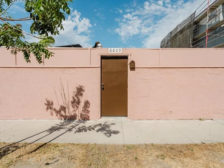 6609 N Camellia Ave — Photo 1