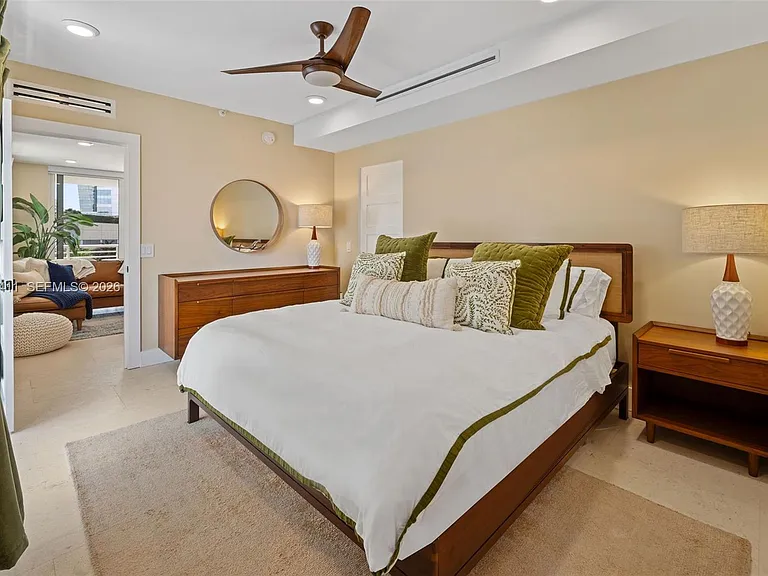 1402 Brickell Bay Dr #603 — Photo 2