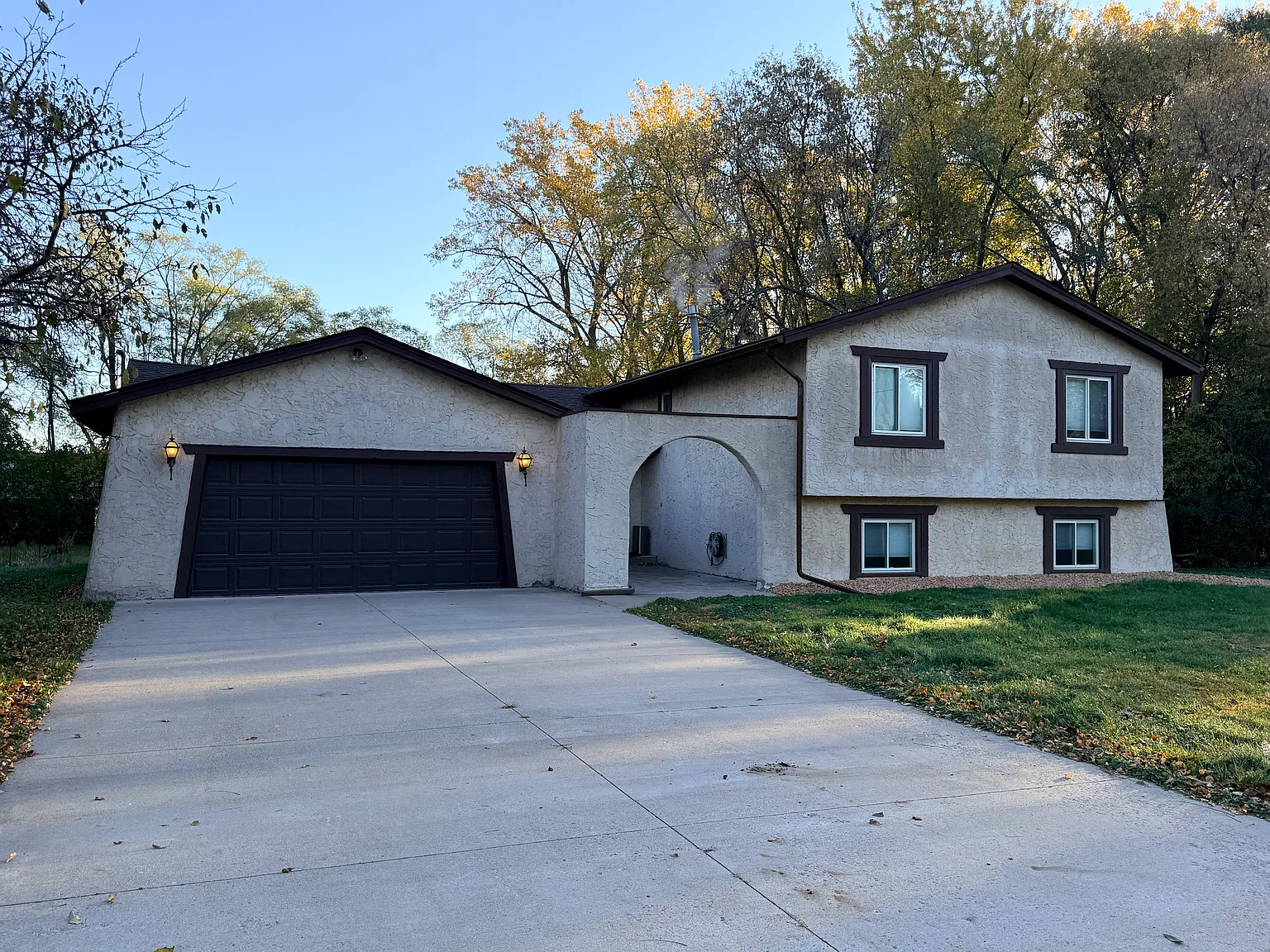 5 bed, 3000 sqft, $3,000 — Photo 1