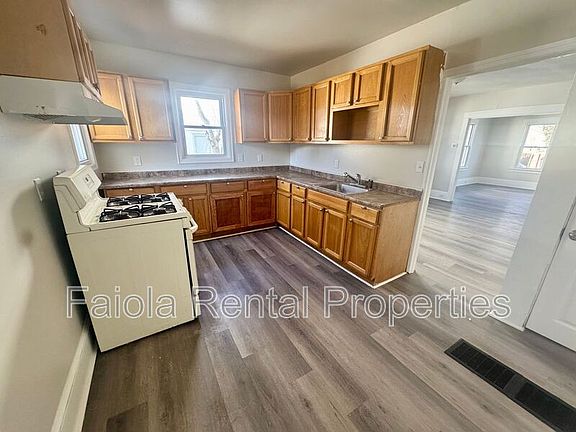 5th image of 706 Buck St