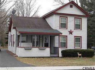 29 Main St, Poestenkill, NY 12140