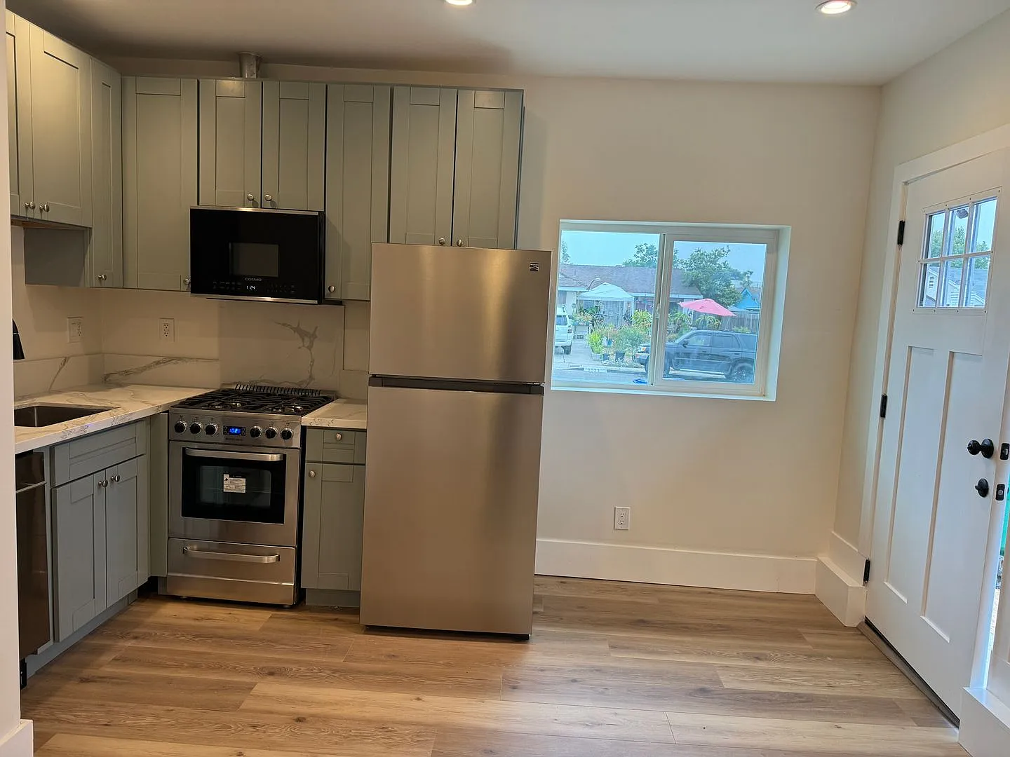 Beautiful Studio Available - Mira Mesa — Photo 2