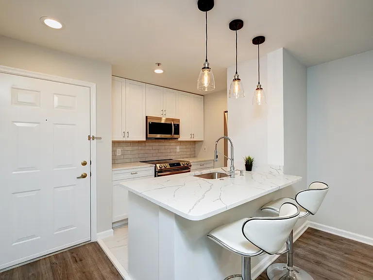 2227-3315 Wyndham Cir #2227 — Photo 4