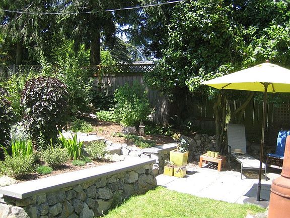 back patio,sitting walls