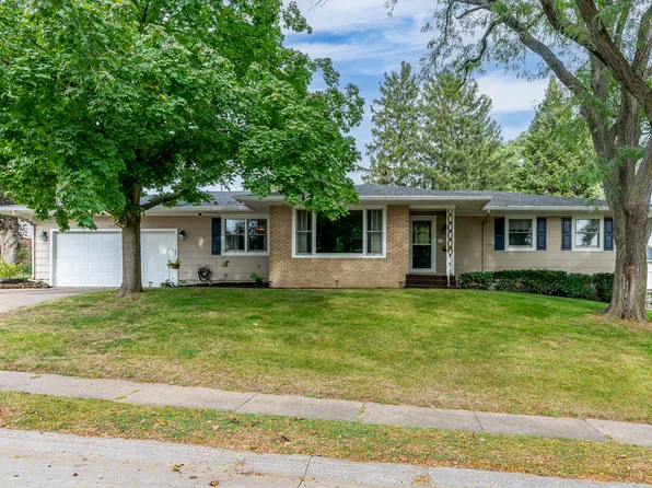 1324 Hayes Ct, Davenport, IA 52804