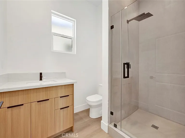 6736 Gentry Ave — Photo 7