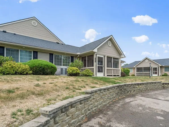 131 Hillview Ct, Heath, OH 43056