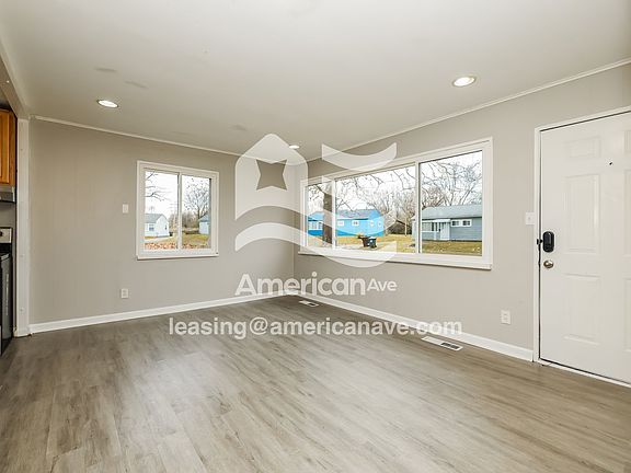 467696_004_living_room_4.jpg