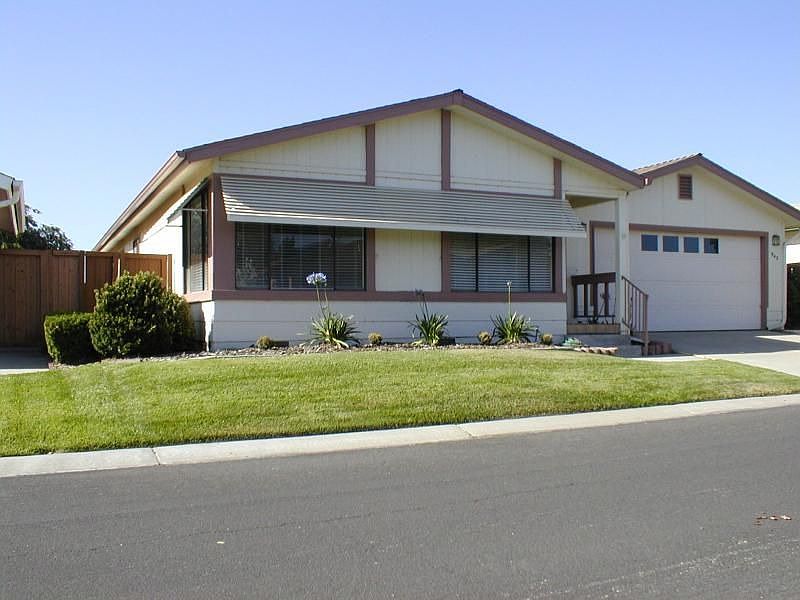 1st image of 943 Bluejay Dr