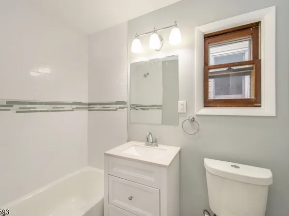 46 Center St, Clifton City, NJ 07011