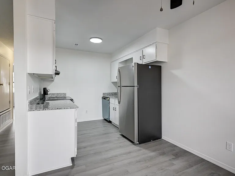 1007 S Saint Louis Ave #7B — Photo 6