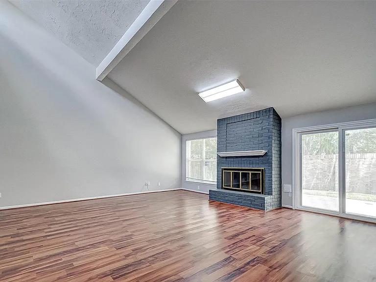 2723 Colony Dr — Photo 25
