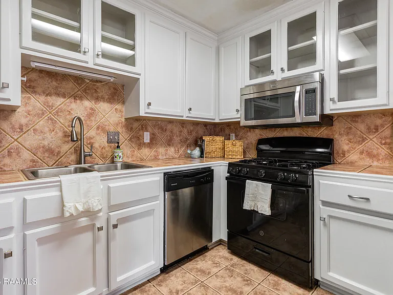 412 Normandy Rd — Photo 8