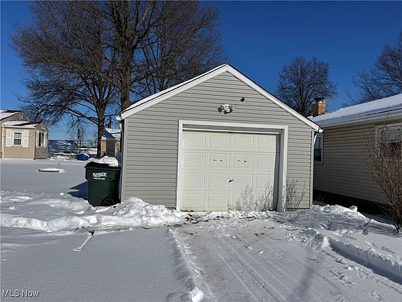 3rd image of 341 6th St NE