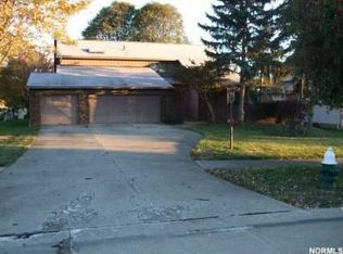 16532 S Red Rock Dr, Strongsville, OH