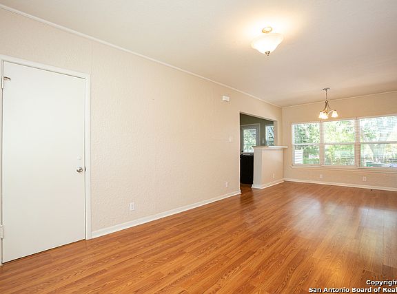 5th image of 433 W Lynwood Ave