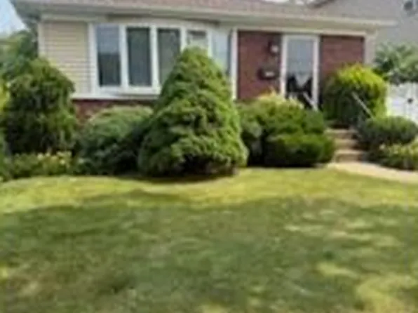 253 N Delaware Ave, Massapequa, NY 11758