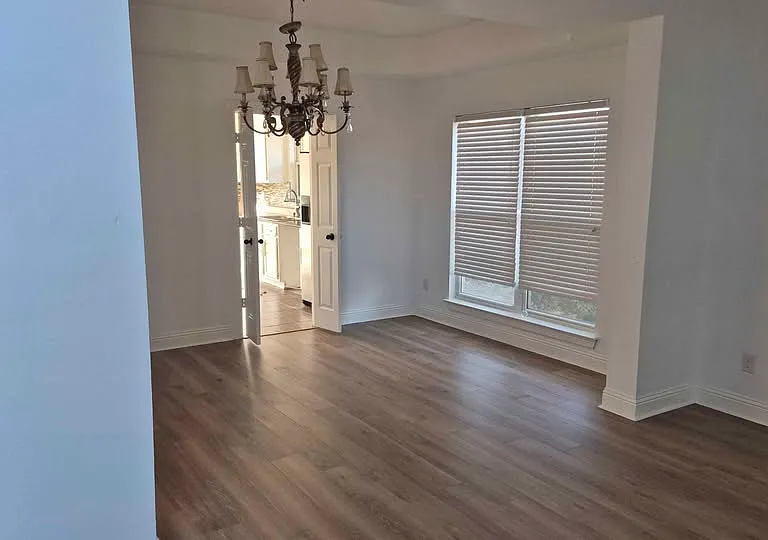4555 Queenswood Dr — Photo 16
